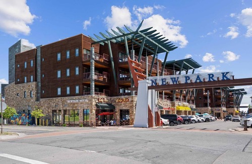 Kimball Junction Condo | Walk to Dining & Shops | Fireplace | Pool & Hot Tub Included