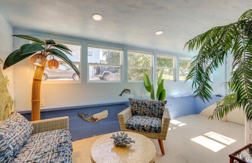 Atascadero House | Walk to Downtown Atascadero Cottage with Sunroom!