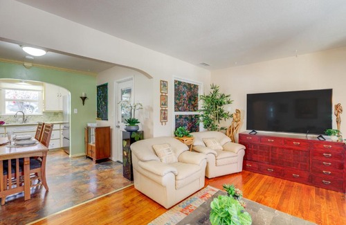 Atascadero House | Walk to Downtown Atascadero Cottage with Sunroom!