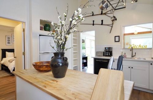 Napa House | Walk to Downtown Napa - New Hot tub!