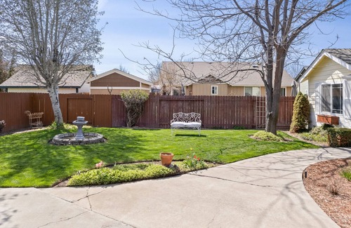 Redmond House | Walk to Dry Canyon, Pet Friendly, Fenced Yard, Smith Rocks, RV Parking