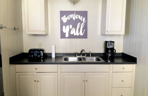 Algiers Point Apartment | Walk to Ferry, 3.5 blks away-7 minute ride to French Quarter