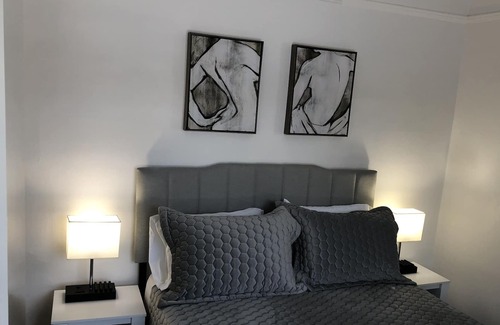 Fairview Apartment | Walk to Granville Island, walk to the beach