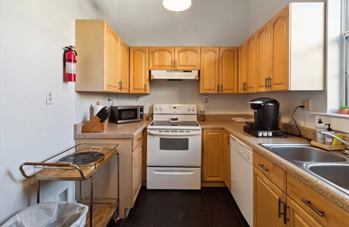 Midtown House | Walk to local eateries, entertainment venues & shops ★ Starland District