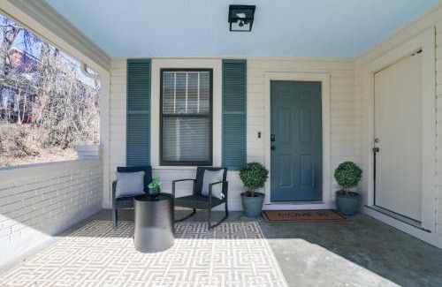 Oxford House | Walk to Oxford Square and Ole Miss Central Home!