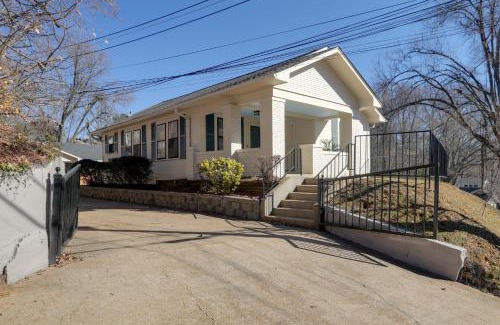 Oxford House | Walk to Oxford Square and Ole Miss Central Home!