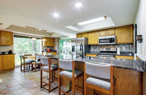 Flemington House | Walk to Pomme de Terre Lake: Pet-Friendly Escape