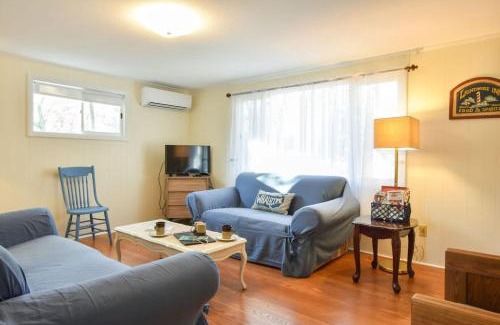 North Eastham House | Walk to Private Beach Dogs Welcome