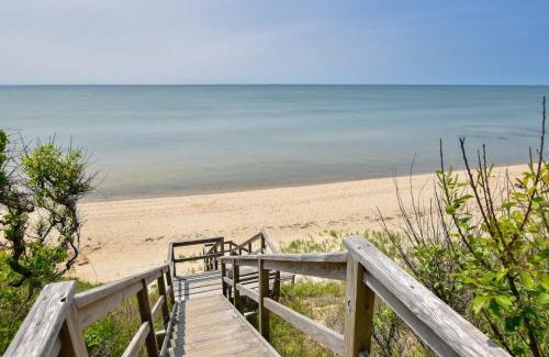 North Eastham House | Walk to Private Beach Dogs Welcome