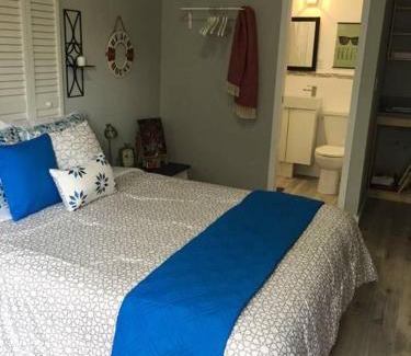 Coral Way Apartment | Walk to Restaurants and Shops - 5S