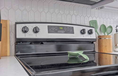 Eastside Promise Neighborhood Apartment | Walk to Riverwalk 3BR 2BA Gem Near Fun Downtown