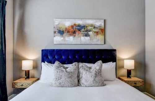Arsenal Apartment | Walk to Riverwalk | Luxury Downtown Apt | King Bed