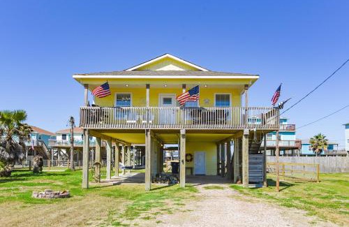 Surfside Beach House | Walk to Shore Surfside Beach Home with Balcony!