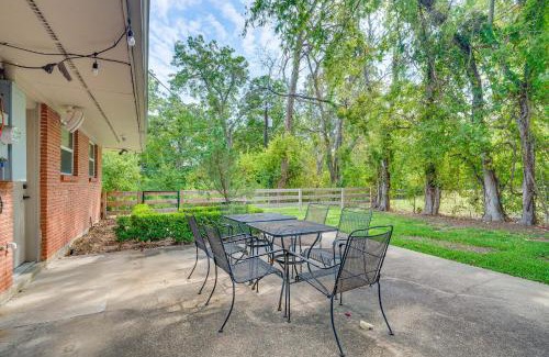 Redmond Terrace House | Walk to Texas AandM College Station Home with Yard!