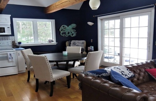 South Orleans Condo | Walk to the beach at Little Pleasant Bay from this newly decorated cottage!