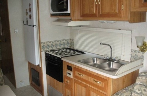 West Hills House | Walk to the Sound! From Fabulous RV with AC in charming Port Orchard!