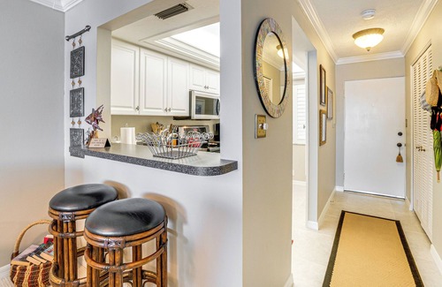 Siesta Key Condo | Walk to Turtle Beach! Bayfront Unit w/Pool & Dock