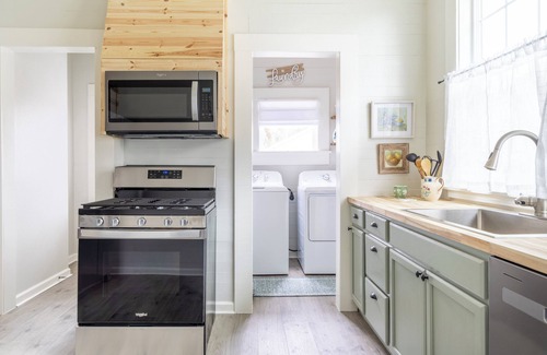 La Grange House | Walkable Cottage w/Fire Pit | 15 min from Round Top | Francis @ Grace Inn
