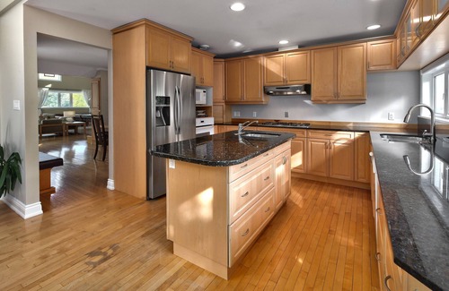 The Blue Mountains Ski Chalet | Walkable retreat at Blue Mountain w/hot tub/sauna/pool table/chef's kitchen