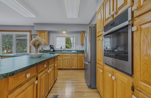 Irvington House | Walkable Shops and Dining. Family size & Dog Friendly