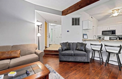 Wintergreen Condo | Walking Distance to Ski Slopes! Cozy Condo that sleeps 4!