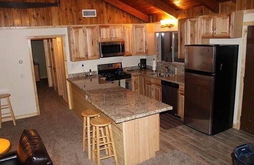Summit Estates Cabin | Walking distance to Snow Summit!