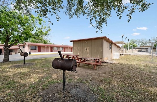 Beeville House | Walking Distance to Coastal Bend College! Free Parking & Pet Friendly
