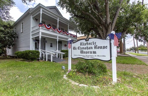 Beeville House | Walking Distance to Coastal Bend College! Free Parking & Pet Friendly