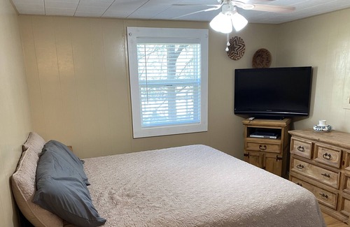 Eufaula House | Walking distance to sandy shores and boat ramp