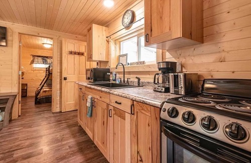 Briggsville Cottage | Walleye Waters Cottage-Pet friendly Cozy Cottages & Cabins 9 miles to Wis Dells!