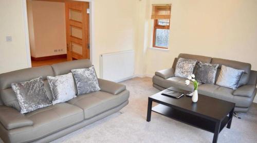 Bathgate Villa | Wallhouse spacious house