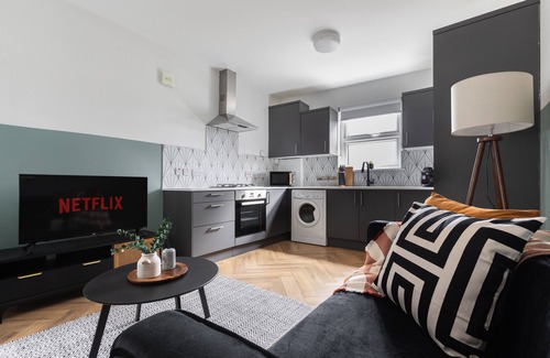 Hoe Street House | Walthamstow Gem: 3BR Urban Haven