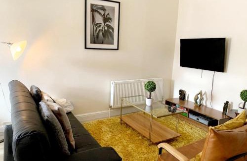 Woking Apartment | Walton Terrace House in Woking
