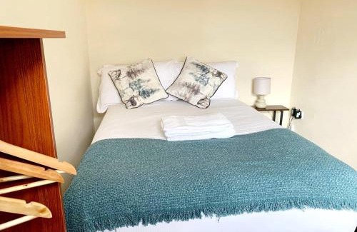 Woking Apartment | Walton Terrace House in Woking