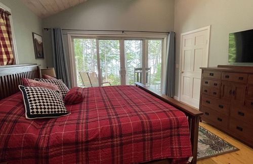 Rangeley Plantation House | "Wander Inn" to Lakefront Comfort on Mooselookmeguntic Lake.