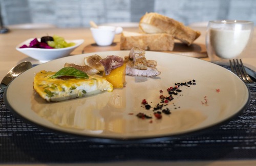 Hengchun Bed & Breakfast | Wandering Walls