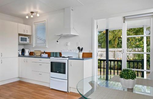 Taupo House | Wanderlust Retreat- Quaint and Romantic Cottage
