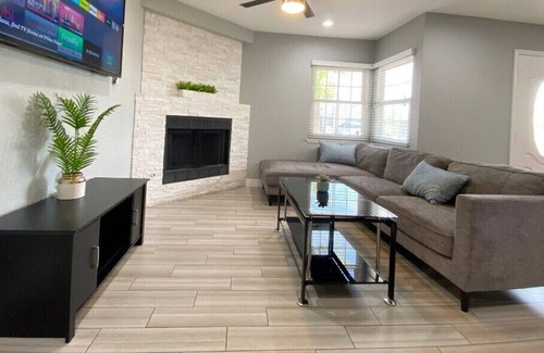 Las Vegas Villa | Want to visit Las Vegas without breaking the bank? We have exactly what you're looking for and more