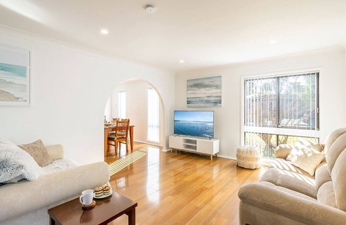 Salamander Bay House | Warada, 30 Waratah Avenue - air con , boat parking & pet friendly