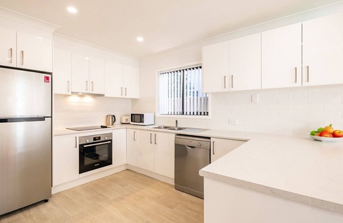 Salamander Bay House | Warada, 30 Waratah Avenue - air con , boat parking & pet friendly