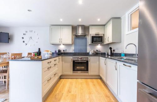 Cutnall Green House | Warbler Lodge