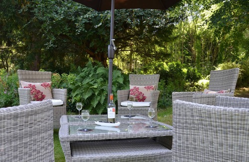 Kirkhill Cottage | Wardlaw House - a house that sleeps 6 guests in 3 bedrooms