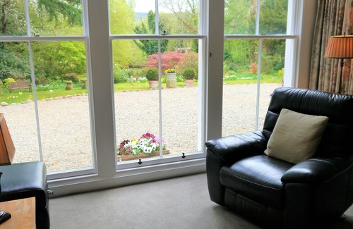 Kirkhill Cottage | Wardlaw House - a house that sleeps 6 guests in 3 bedrooms