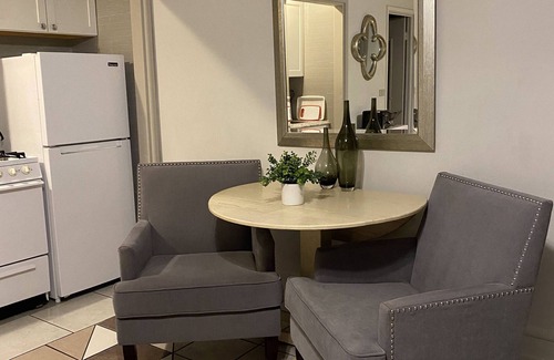 Warm Mineral Springs Apartment | WARM MINERAL SPRINGS MODERN WATERFRONT STUDIO