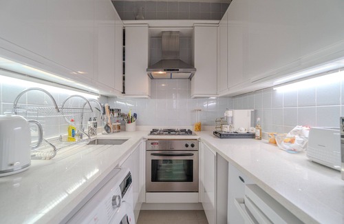 Holland Park Apartment | Warm & Welcoming London Escape With Home Touches