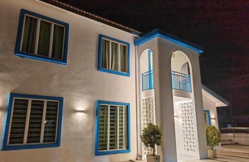 Muar House | WARNI 45 Whole Or Room