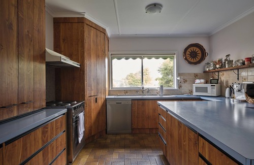 Rosebud House | Warraburra Beach Shack Rosebud - with private beach box. 1 NIGHT FREE!* - Enjoy your own beach box with chairs, umbrella, boogie boards and more!