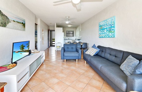 Alexandra Headland Apartment | Warroo
