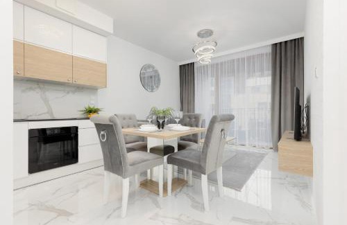 Wilanow Apartment | Warsaw Sarmacka Apartment with Gym, Sauna and Parking by Noclegi Renters