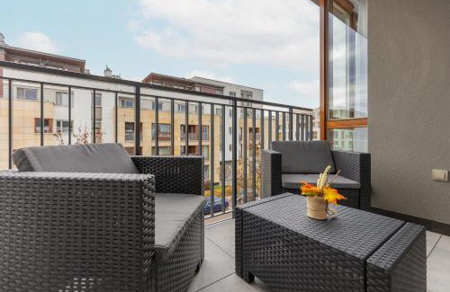 Wilanow Apartment | Warsaw Sarmacka Apartment with Gym, Sauna and Parking by Noclegi Renters